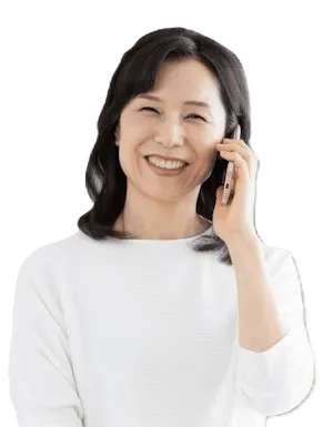 電話する女性(背景透明)1